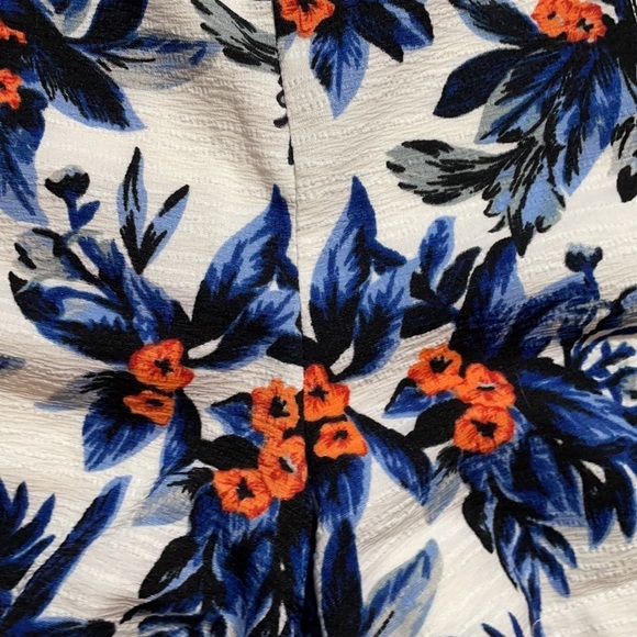 Sophie Rue Tropical Shorts‎ - Picture 2 of 6